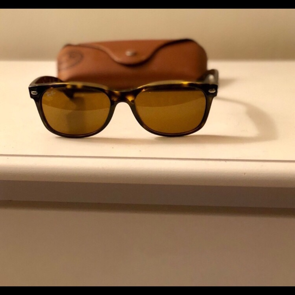 Ray-Ban Tortoise She’ll wayfarer - Picture 3 of 4